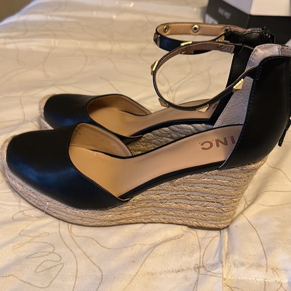 BNWOT - Picture 2 of 4